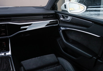 Подержанный автомобиль Audi A7 2018 года (14 фото)