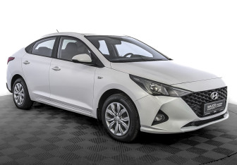 Подержанный автомобиль Hyundai Solaris Sedan 2021 года (3 фото)