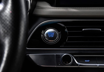 Подержанный автомобиль Genesis G70 2021 года (16 фото)