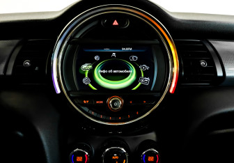 Подержанный автомобиль MINI Hatch 2017 года (15 фото)