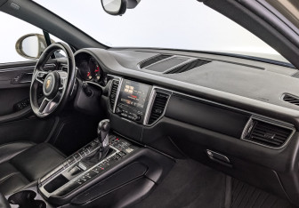 Подержанный автомобиль Porsche Macan 2016 года (13 фото)