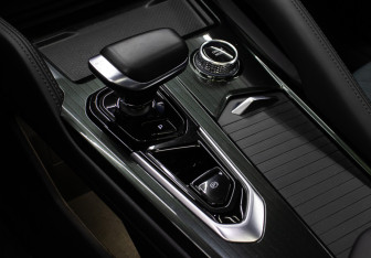 Подержанный автомобиль Geely Monjaro 2023 года (18 фото)