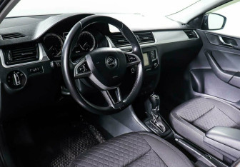 Подержанный автомобиль Skoda Rapid Liftback 2016 года (10 фото)