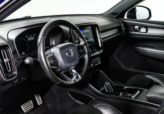 Подержанный автомобиль Volvo XC40 2020 года (12 фото)