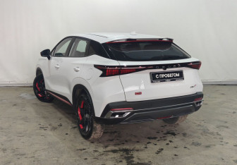 Подержанный автомобиль Omoda C5 2023 года (4 фото)