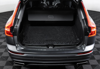 Подержанный автомобиль Volvo XC60 2019 года (10 фото)