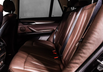 Подержанный автомобиль BMW X5 2014 года (13 фото)