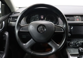 Подержанный автомобиль Skoda Octavia Liftback 2014 года (14 фото)
