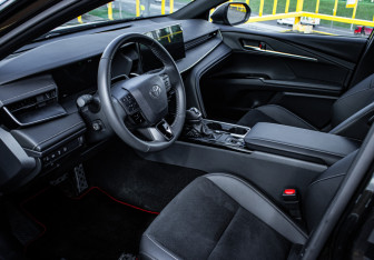 Подержанный автомобиль Toyota Camry Sedan 2026 года (12 фото)