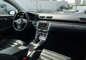 Подержанный автомобиль Volkswagen Passat Wagon 2012 года (12 фото)
