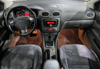 Подержанный автомобиль Ford Focus Hatchback 2009 года (9 фото)
