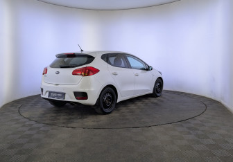 Подержанный автомобиль Kia Ceed Hatchback 2016 года (5 фото)