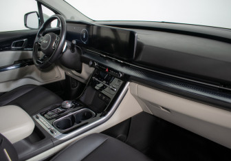 Подержанный автомобиль Kia Carnival 2022 года (9 фото)