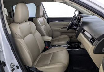 Подержанный автомобиль Mitsubishi Outlander 2019 года (24 фото)