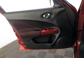 Подержанный автомобиль Nissan Juke 2013 года (18 фото)