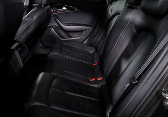 Подержанный автомобиль Audi A6 Sedan 2015 года (10 фото)