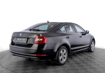 Подержанный автомобиль Skoda Octavia Liftback 2020 года (5 фото)
