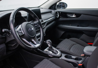 Подержанный автомобиль Kia Cerato Sedan 2019 года (9 фото)