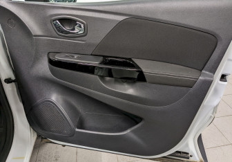 Подержанный автомобиль Renault Kaptur 2020 года (18 фото)