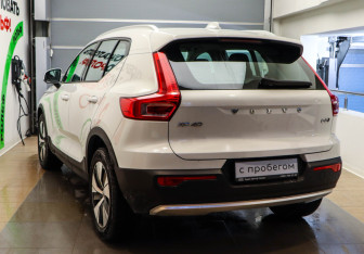 Подержанный автомобиль Volvo XC40 2020 года (6 фото)