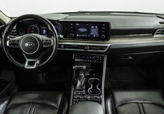Подержанный автомобиль Kia K5 2021 года (12 фото)