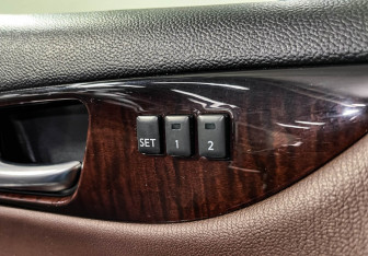 Подержанный автомобиль Infiniti EX 2010 года (16 фото)