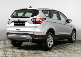 Подержанный автомобиль Ford Kuga 2019 года (3 фото)