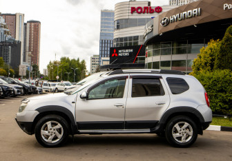 Подержанный автомобиль Renault Duster 2012 года (6 фото)