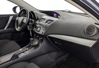 Подержанный автомобиль Mazda 3 Hatchback 2012 года (13 фото)