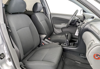 Подержанный автомобиль Nissan Almera Classic 2009 года (23 фото)