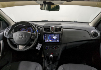 Подержанный автомобиль Renault Sandero 2016 года (21 фото)