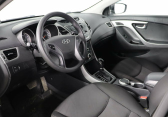 Подержанный автомобиль Hyundai Elantra Sedan 2015 года (7 фото)