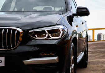Подержанный автомобиль BMW X3 2021 года (18 фото)