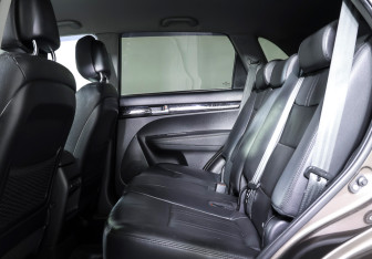 Подержанный автомобиль Kia Sorento 2013 года (12 фото)
