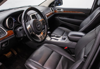 Подержанный автомобиль Jeep Grand Cherokee 2012 года (10 фото)