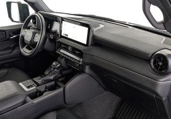 Подержанный автомобиль Toyota Land Cruiser Prado 2024 года (13 фото)