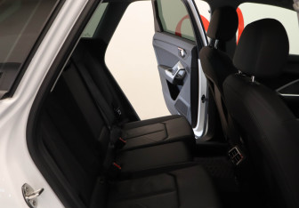 Подержанный автомобиль Audi Q3 2021 года (21 фото)