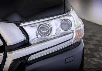 Подержанный автомобиль Toyota Land Cruiser Suv 2016 года (17 фото)