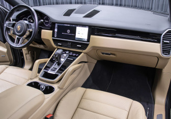 Подержанный автомобиль Porsche Cayenne 2019 года (11 фото)