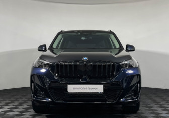 Подержанный автомобиль BMW X1 2025 года (3 фото)