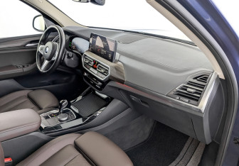Подержанный автомобиль BMW X3 2022 года (11 фото)