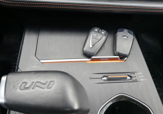 Подержанный автомобиль Changan UNI-K 2023 года (23 фото)