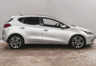 Подержанный автомобиль Kia Ceed Hatchback 2013 года (4 фото)