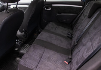 Подержанный автомобиль Renault Logan Sedan 2010 года (11 фото)