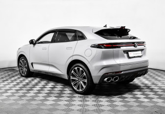 Подержанный автомобиль Changan UNI-K 2024 года (7 фото)