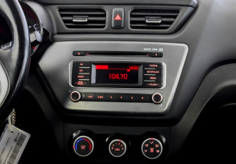 Подержанный автомобиль Kia Rio Hatchback 2017 года (15 фото)