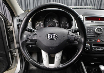 Подержанный автомобиль Kia Ceed Hatchback 2011 года (17 фото)