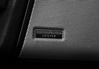 Подержанный автомобиль Land Rover Discovery 2013 года (19 фото)