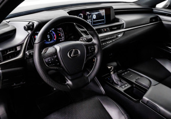 Подержанный автомобиль Lexus ES 2020 года (11 фото)