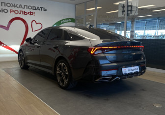 Подержанный автомобиль Kia K5 2021 года (8 фото)